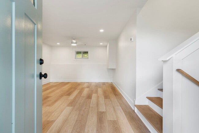 Building Photo - Four Bedroom Four Bath Home