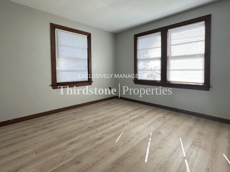 Building Photo - 6511 Evelyn Dr