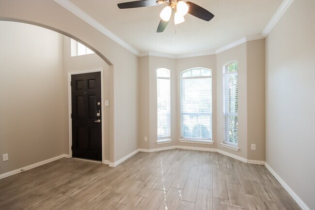 Building Photo - 28923 Hidden Lake W