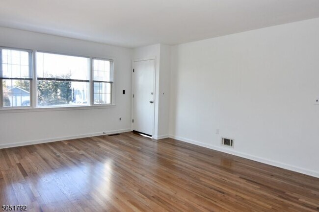 Building Photo - 311 Temple Pl