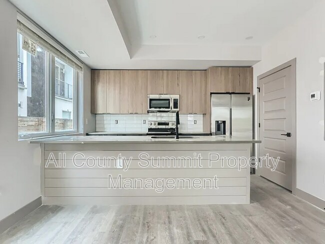 Building Photo - 1567 King St