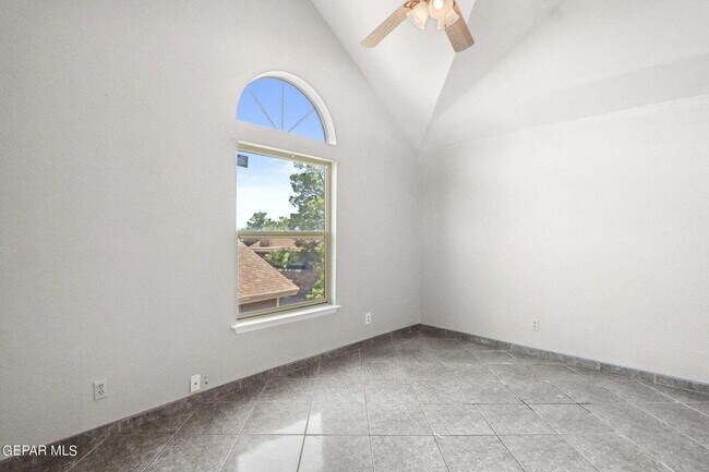 Building Photo - 1433 Sierra De Oro Dr