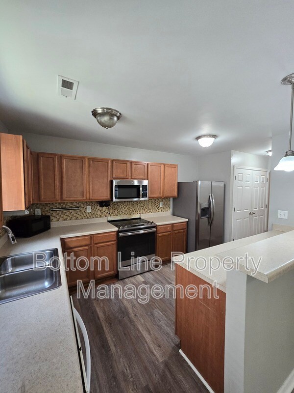 Building Photo - 3850 Fircrest Dr