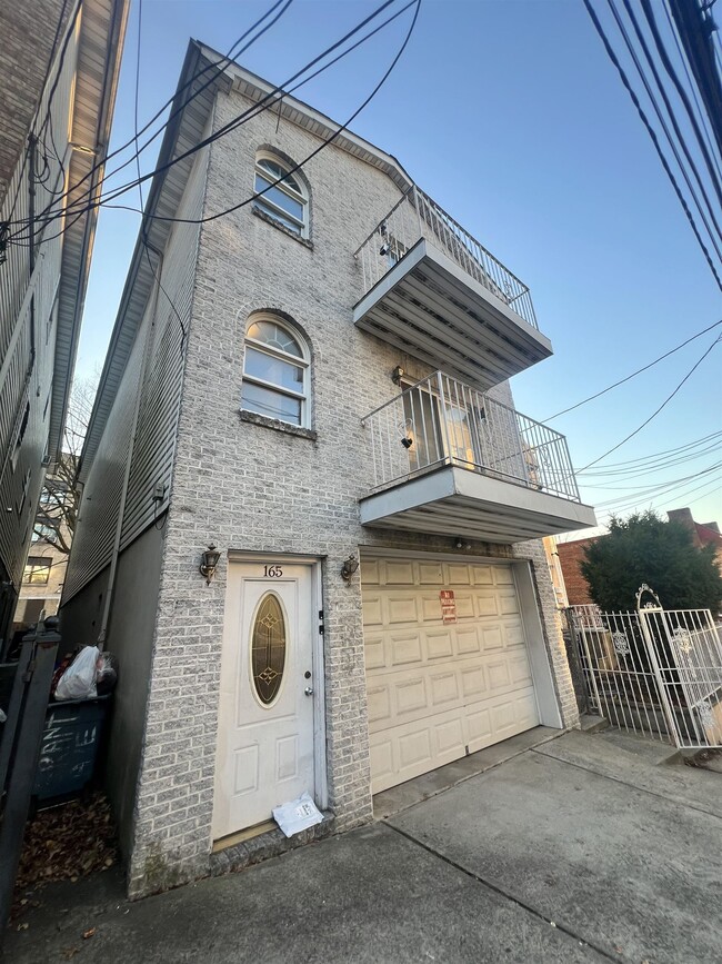 Primary Photo - 165 Grant Ave