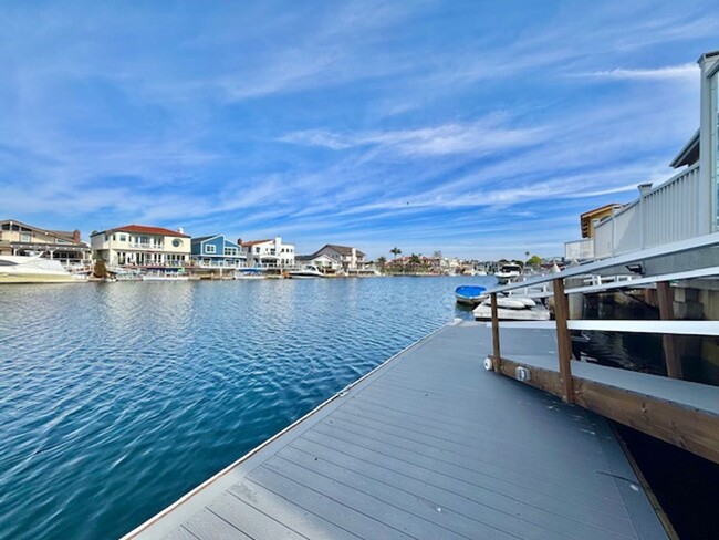 Building Photo - Oxnard | 4 Bed + 3 Bath | WATER FRONT | Fu...