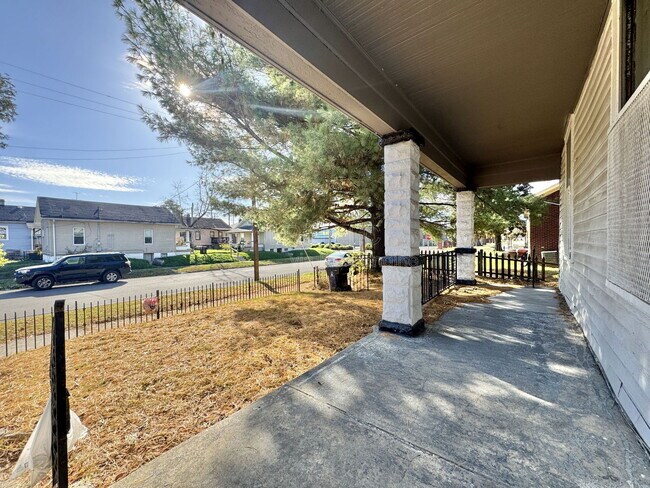 Building Photo - 2723 Elliott Ave