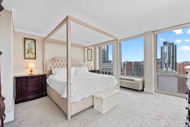 Building Photo - 111 E Chestnut St