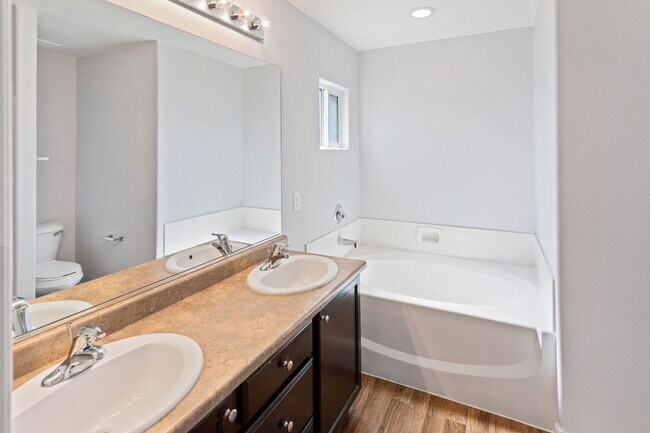 Building Photo - 3 Bath Southwest Cul de Sac Home
