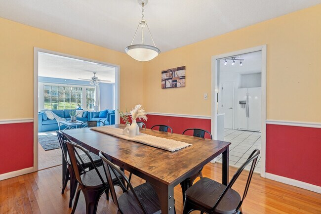 Building Photo - 750 SE Maynard Rd