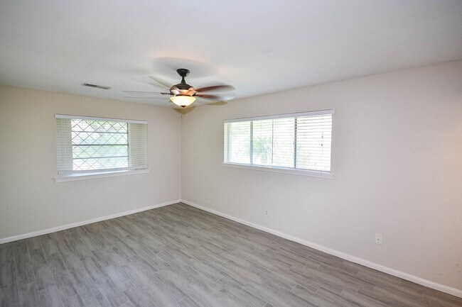 Building Photo - 8407 Edgemoor Dr