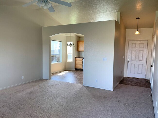 Building Photo - Adorable 3 bed 2 bath home in a quite Cald...