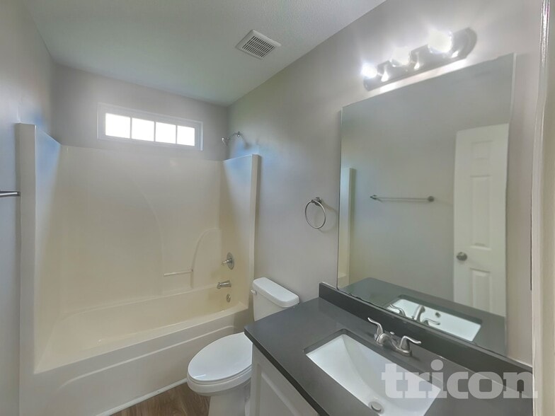 Building Photo - 6008 Bradford Ct