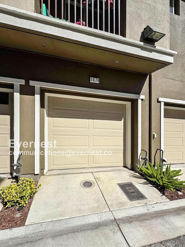 Building Photo - 1079 Westbury Dr