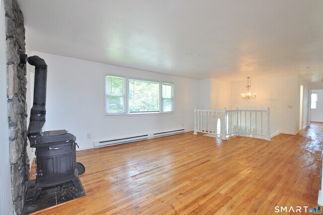 Building Photo - 13 Pleasant View Ave