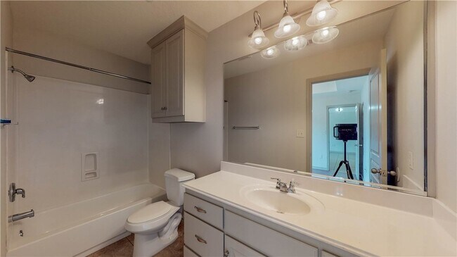 Building Photo - 115 Richards St