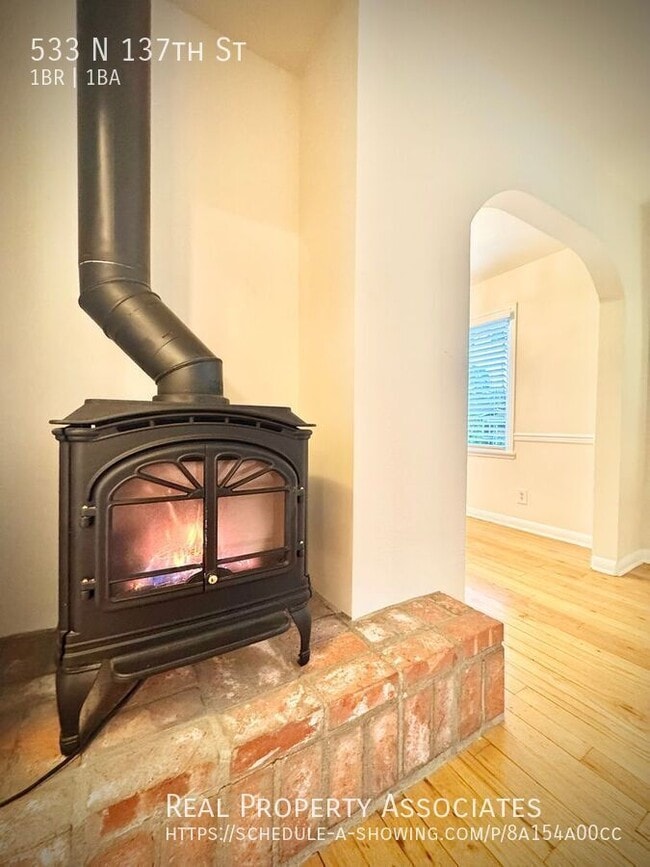 Building Photo - 533 N 137th St