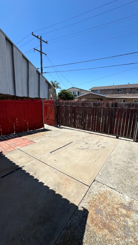 Building Photo - 4640 Clairemont Dr