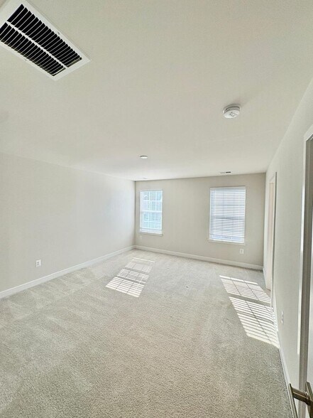 Building Photo - 856 New Castle Landing Dr