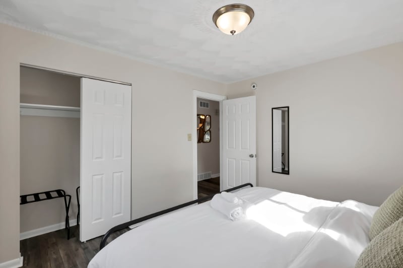 Building Photo - 3333 Dresden St