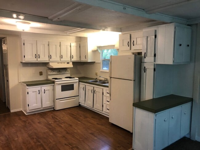 Building Photo - Clean & Quiet (2BR/1BA)Webster Single Wide Trailer Water & Sewer Included with Rent