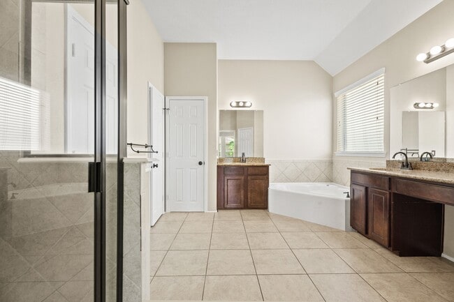 Building Photo - 4713 La Escalona Dr