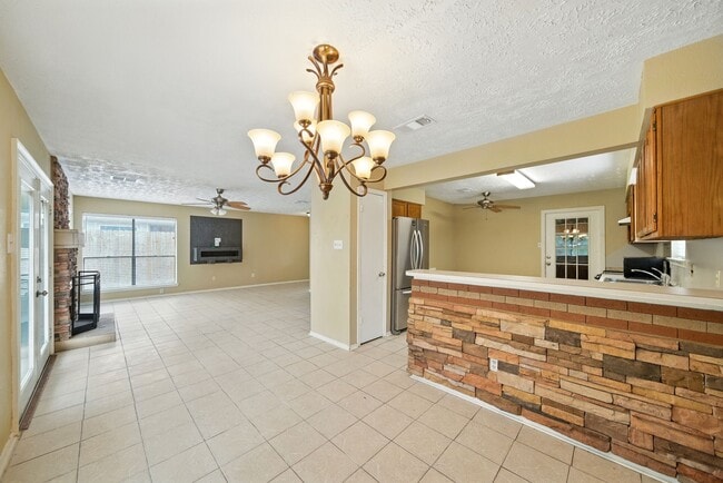 Building Photo - 5203 E Pagewick Dr