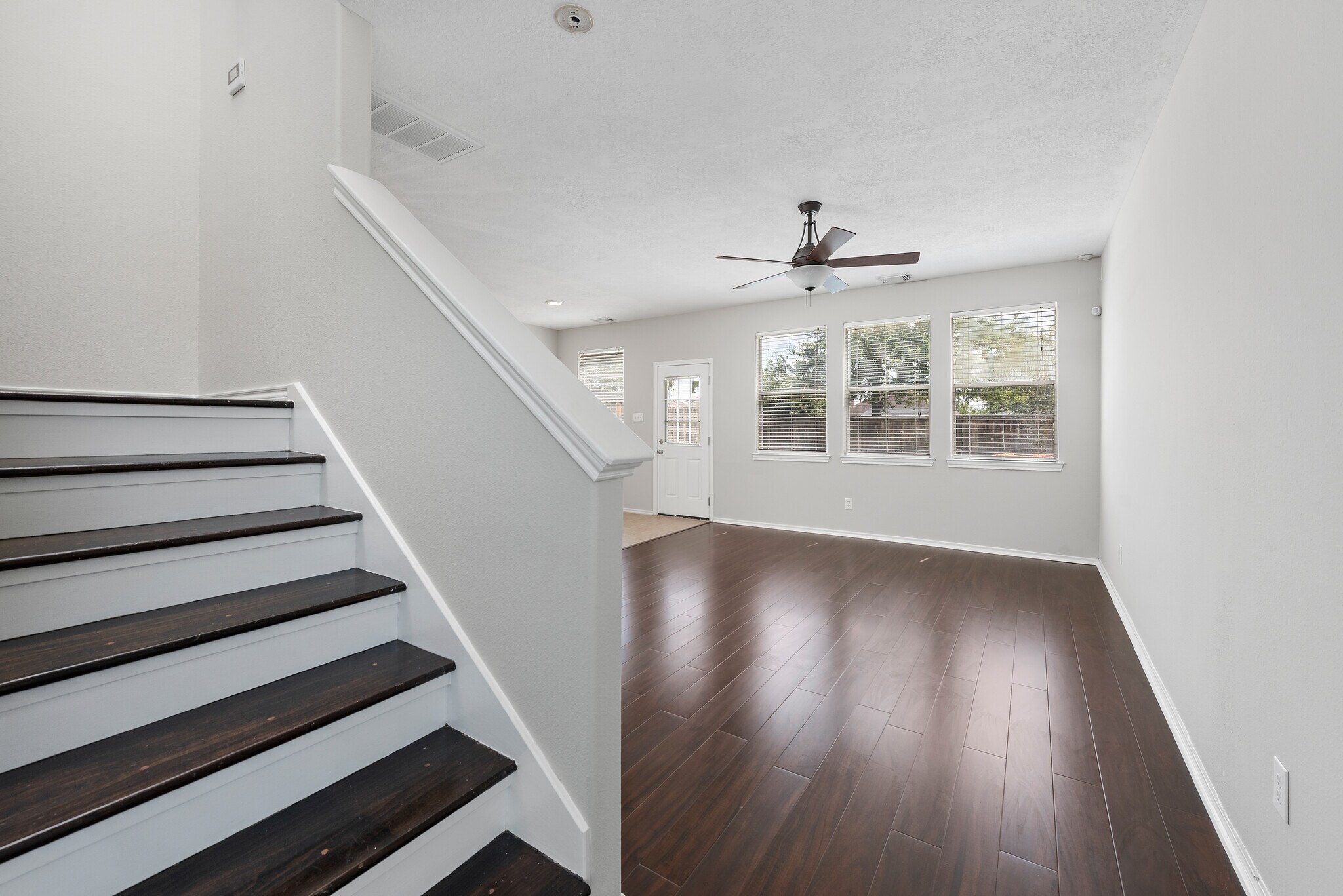 Building Photo - 14425 Rosehedge Ct