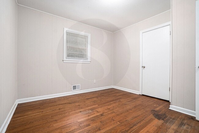 Building Photo - Charming 3BR/1BA Ranch Home with Open Layout & Fenced Backyard