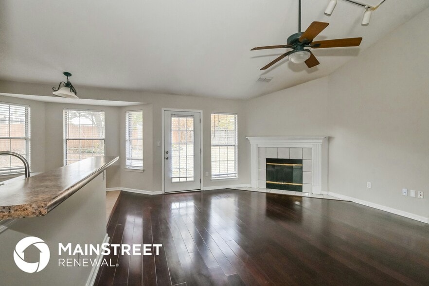Building Photo - 5545 Annandale Dr