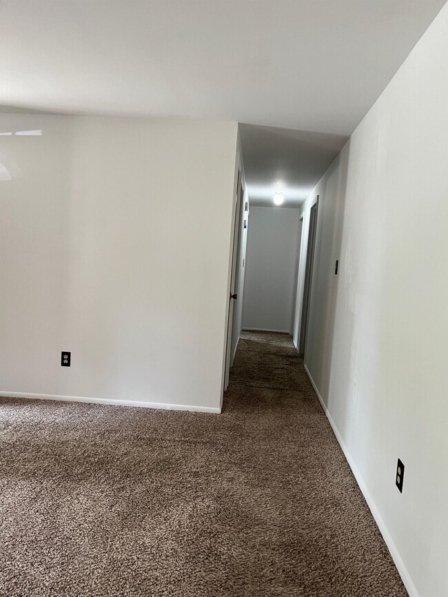 Building Photo - 6103 Glenview Dr