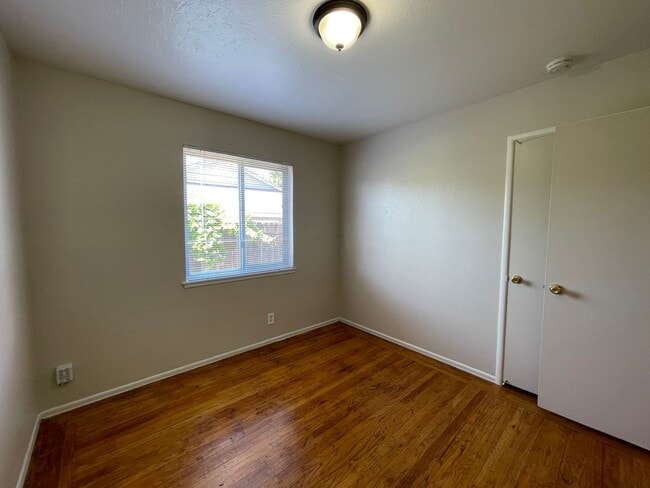 Building Photo - Single Story 3 Bedroom, 2 Bath Single Story Home with Huge Backyard!