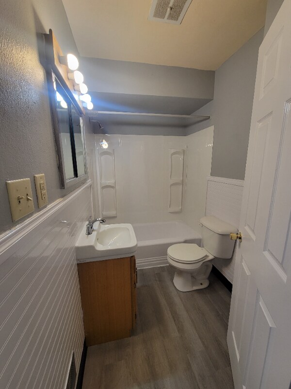 Building Photo - 3212 Elman Dr