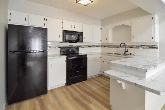 Building Photo - 6505 S 46th St
