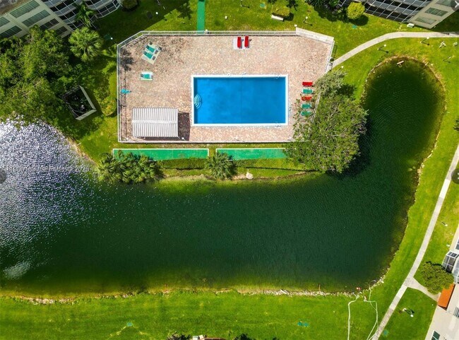 Building Photo - 1700 NE 191st St