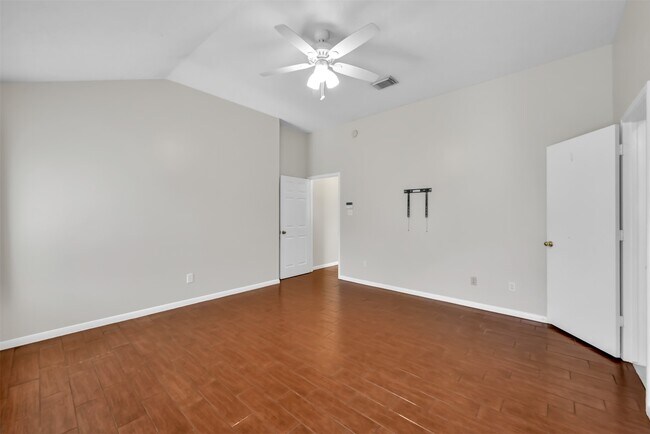 Building Photo - 10914 Waterview Cir