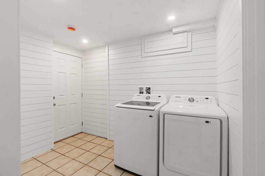 Building Photo - N6453 Harold St