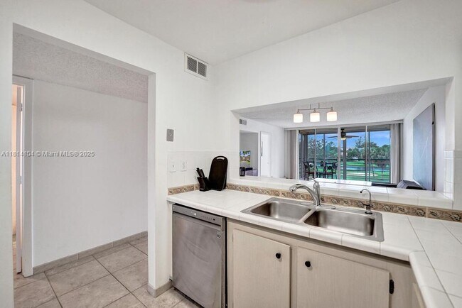 Building Photo - 1911 Sabal Palm Dr