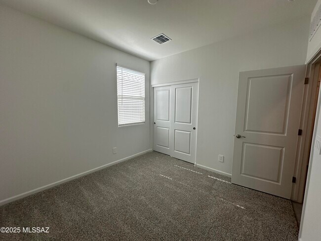 Building Photo - 11890 W Rancho Dr