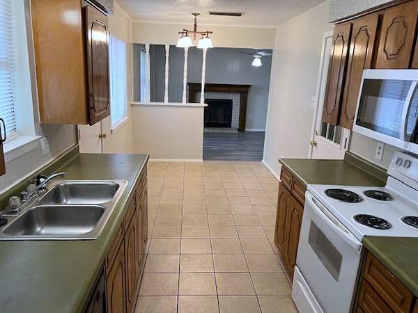 Building Photo - 806 Phillips Dr