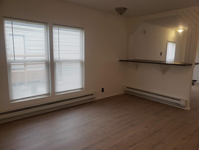 Building Photo - 619 1st Ave