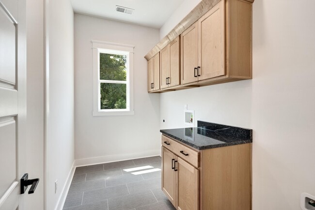 Building Photo - 5030 Jon Oak Dr