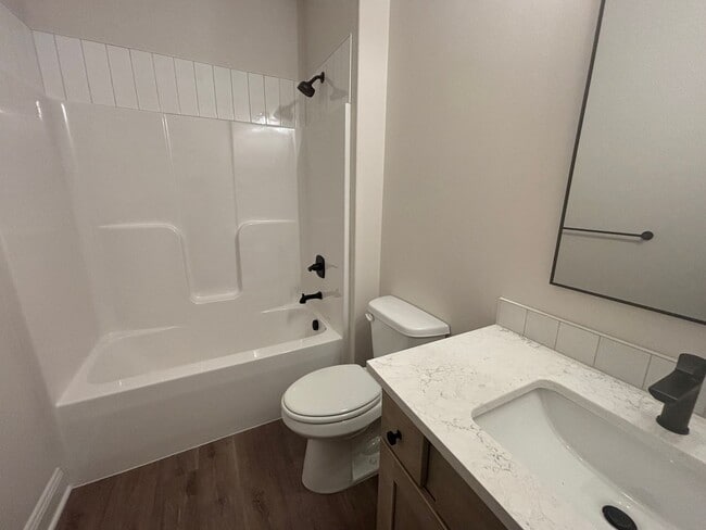 Building Photo - 123/125/127/129 Sheridan