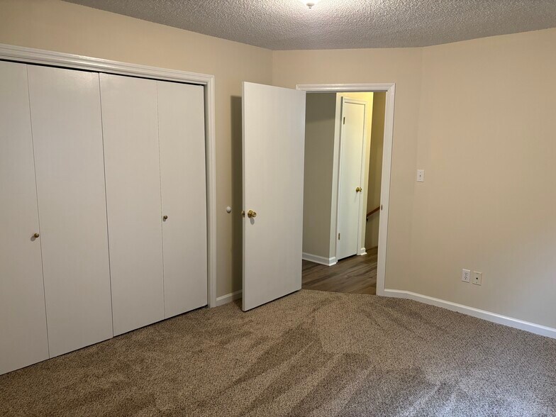 Building Photo - 5713 Jana Ln