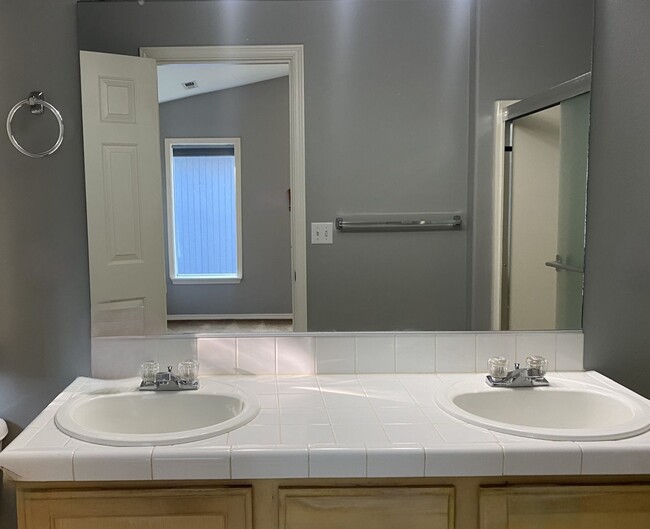 Building Photo - Beautiful Sherwood Home backs to Greenspace, Walking Distance to The Ridges! Entertainer's Backya...