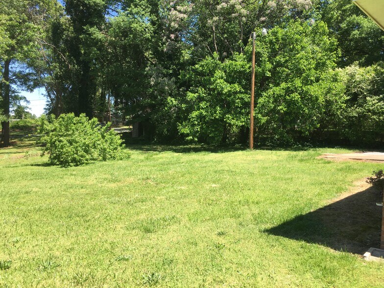 Backyard - 110 Gilliland Ave