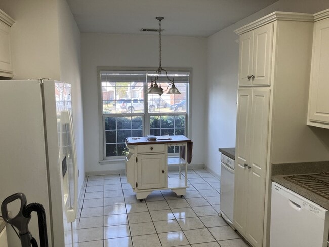 Building Photo - 114 W Shore Dr