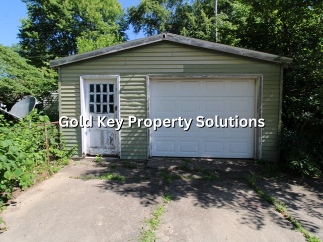 Building Photo - 2 BR 1 BA House with Covered Front Porch (NO SECTION 8)