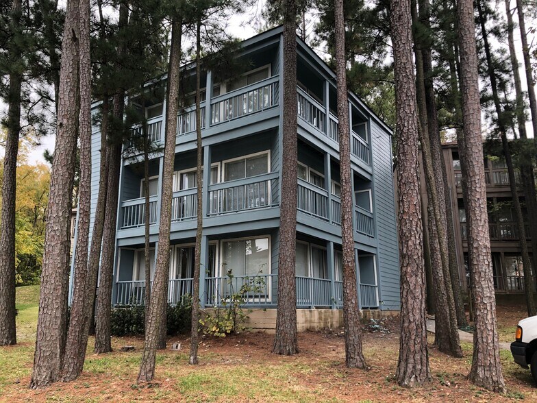 Building Photo - 1413 April Villas