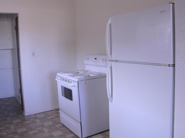 Building Photo - 817 W Gilmore St