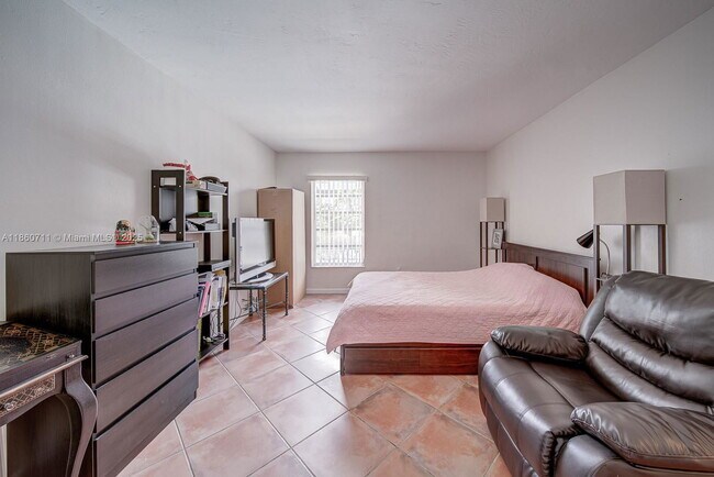 Building Photo - 7477 SW 82nd St